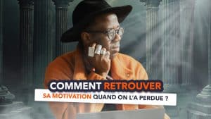 Homme pensif devant colonnes antiques, texte motivation.